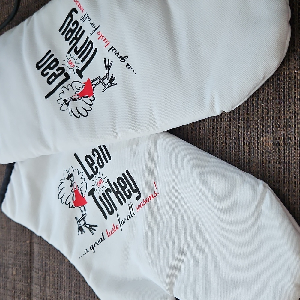 Lean On Turkey Pair Of White Oven Mitts